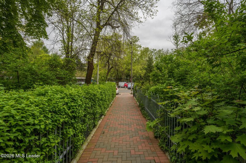 Titan, 2 camere langa parcul IOR, etaj 1, potential de transformare