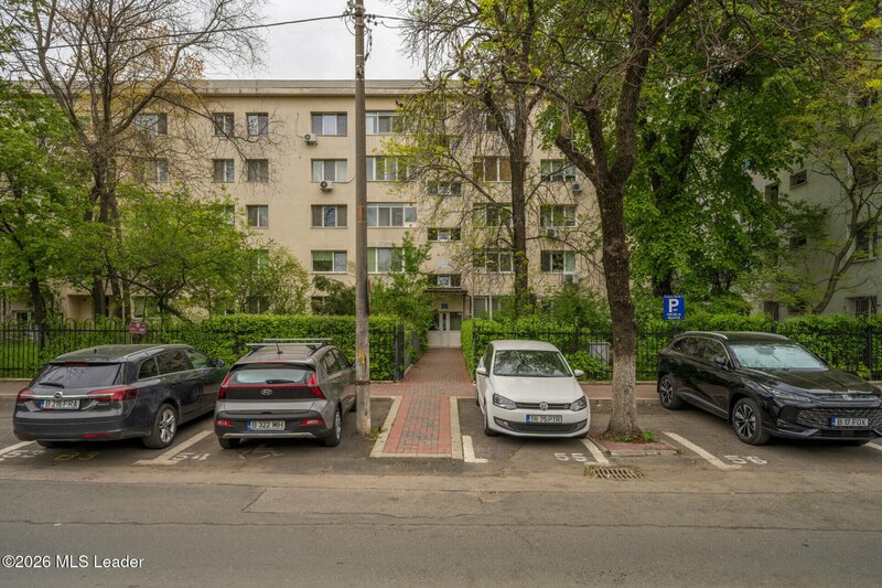 Titan, 2 camere langa parcul IOR, etaj 1, potential de transformare