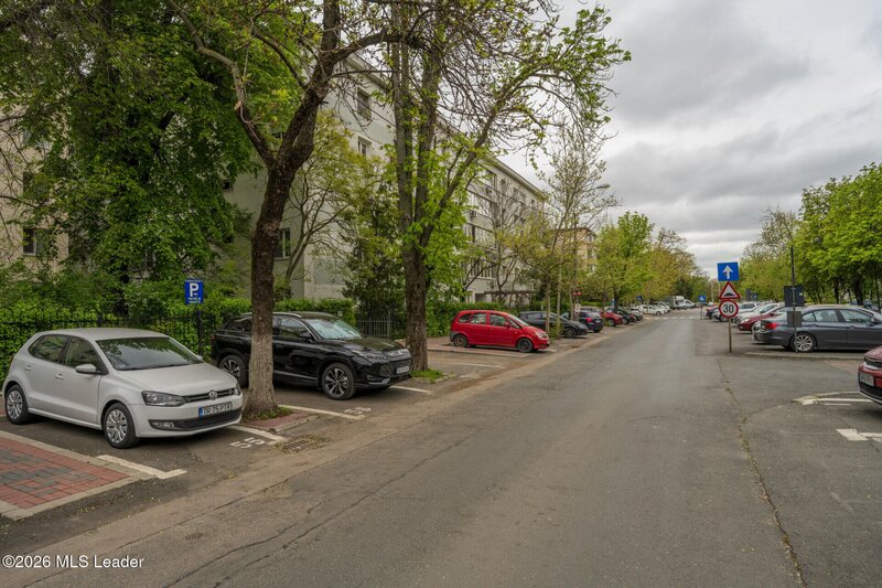 Titan, 2 camere langa parcul IOR, etaj 1, potential de transformare