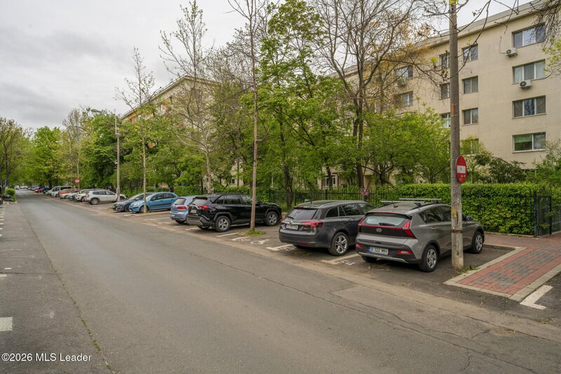 Titan, 2 camere langa parcul IOR, etaj 1, potential de transformare